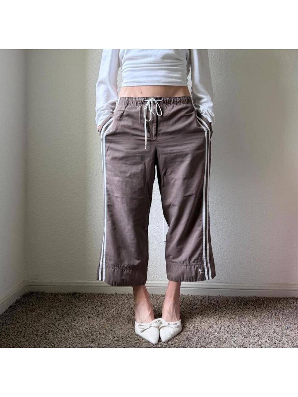 Vintage y2k low rise wide leg tan athletic wear cropped capris w/ white stripes